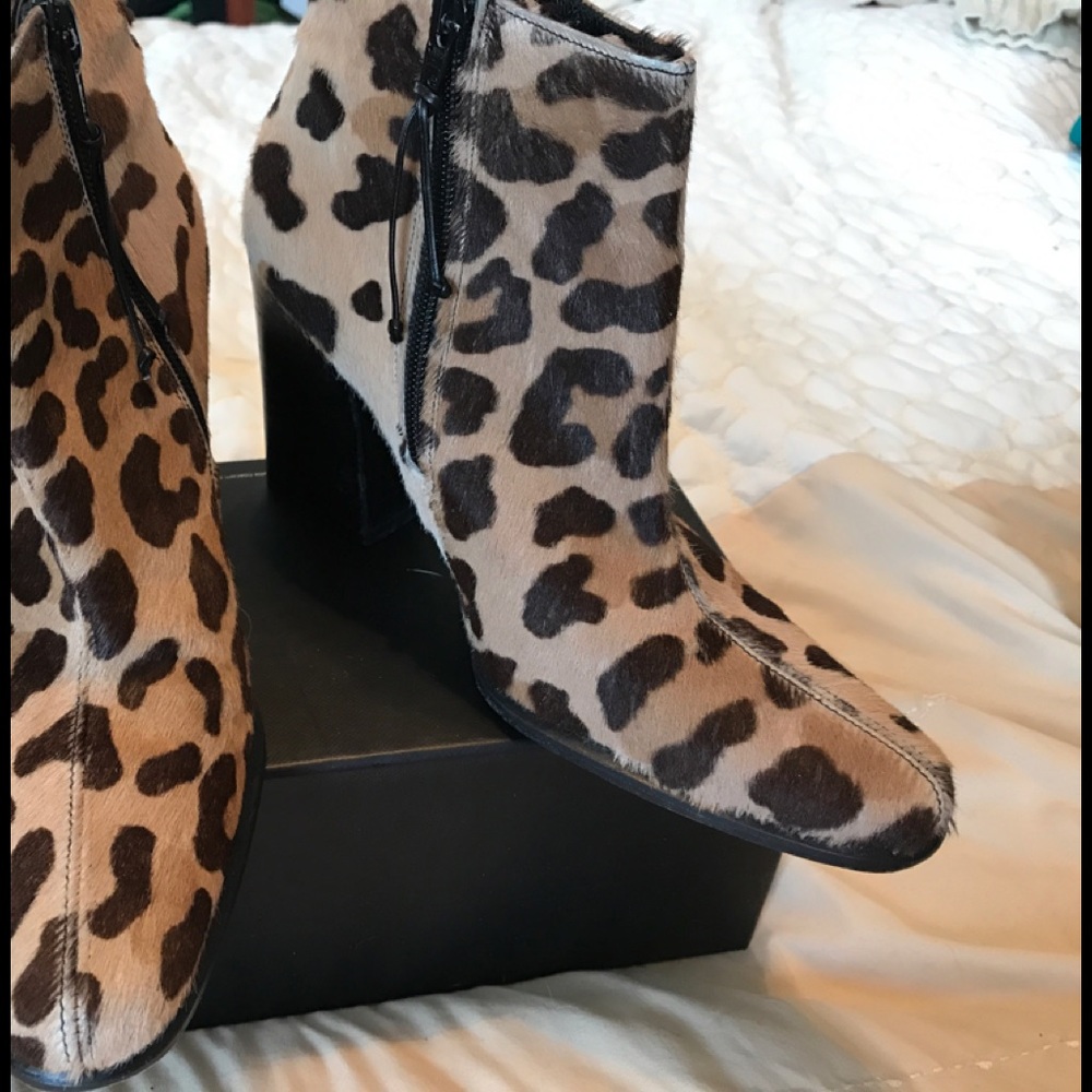 Donald plainer leopard hair boots